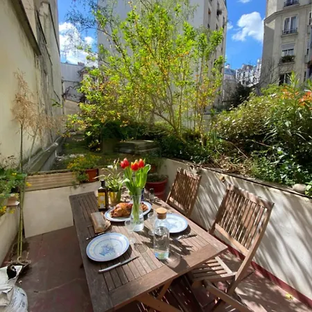 Appart Montmartre Avec Terrasse Parigi